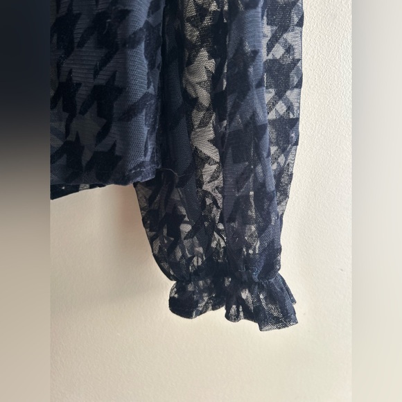 ✌️4/$20✌️Houndstooth blouse - Picture 4 of 8